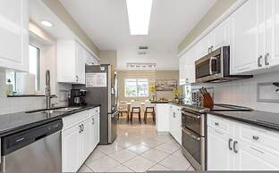 Villa Azule - Waterfront Luxury Home - Walk to Indian Rocks Beach FL