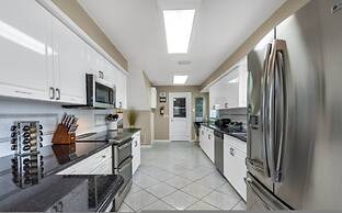 Villa Azule - Waterfront Luxury Home - Walk to Indian Rocks Beach FL