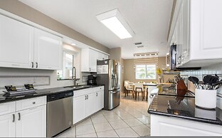 Villa Azule - Waterfront Luxury Home - Walk to Indian Rocks Beach FL