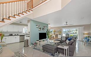 Villa Azule - Waterfront Luxury Home - Walk to Indian Rocks Beach FL