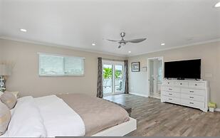 Villa Azule - Waterfront Luxury Home - Walk to Indian Rocks Beach FL