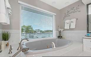 Villa Azule - Waterfront Luxury Home - Walk to Indian Rocks Beach FL