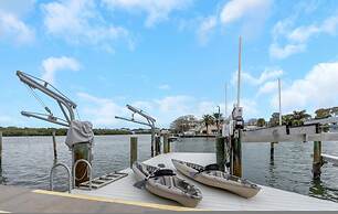 Villa Azule - Waterfront Luxury Home - Walk to Indian Rocks Beach FL