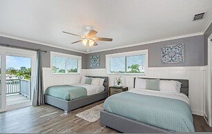 Villa Azule - Waterfront Luxury Home - Walk to Indian Rocks Beach FL