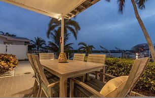 Villa Azule - Waterfront Luxury Home - Walk to Indian Rocks Beach FL