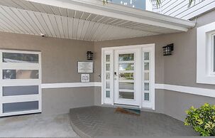 Villa Azule - Waterfront Luxury Home - Walk to Indian Rocks Beach FL