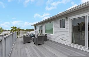 Villa Azule - Waterfront Luxury Home - Walk to Indian Rocks Beach FL