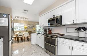 Villa Azule - Waterfront Luxury Home - Walk to Indian Rocks Beach FL