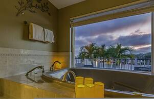 Villa Azule - Waterfront Luxury Home - Walk to Indian Rocks Beach FL