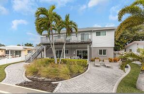 Villa Azule - Waterfront Luxury Home - Walk to Indian Rocks Beach FL