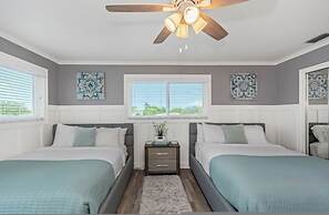 Villa Azule - Waterfront Luxury Home - Walk to Indian Rocks Beach FL