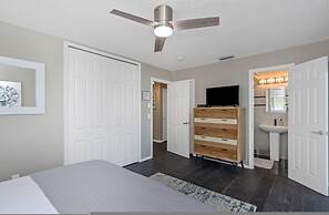 Villa Azule - Waterfront Luxury Home - Walk to Indian Rocks Beach FL