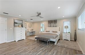 Villa Azule - Waterfront Luxury Home - Walk to Indian Rocks Beach FL