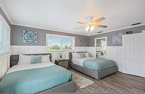 Villa Azule - Waterfront Luxury Home - Walk to Indian Rocks Beach FL