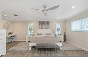 Villa Azule - Waterfront Luxury Home - Walk to Indian Rocks Beach FL