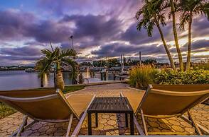 Villa Azule - Waterfront Luxury Home - Walk to Indian Rocks Beach FL