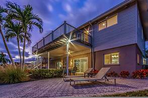 Villa Azule - Waterfront Luxury Home - Walk to Indian Rocks Beach FL