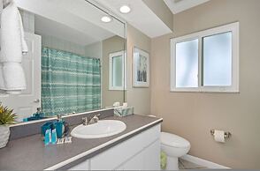 Villa Azule - Waterfront Luxury Home - Walk to Indian Rocks Beach FL