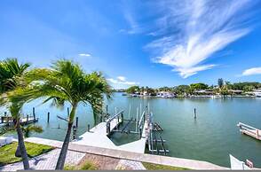 Villa Azule - Waterfront Luxury Home - Walk to Indian Rocks Beach FL