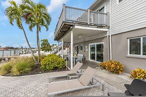 Villa Azule - Waterfront Luxury Home - Walk to Indian Rocks Beach FL