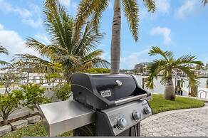 Villa Azule - Waterfront Luxury Home - Walk to Indian Rocks Beach FL