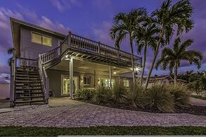 Villa Azule - Waterfront Luxury Home - Walk to Indian Rocks Beach FL