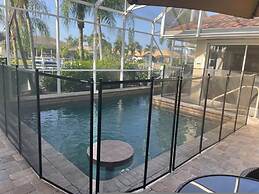Villa Hibiscus - Waterfront Luxury Home - Punta Gorda FL