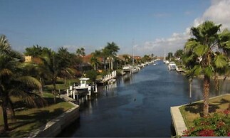 Villa Hibiscus - Waterfront Luxury Home - Punta Gorda FL