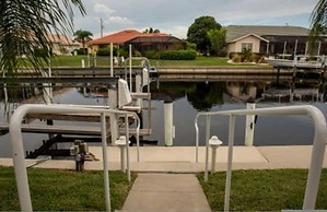 Villa Hibiscus - Waterfront Luxury Home - Punta Gorda FL