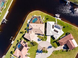Villa Tropical - Waterfront Luxury Home in Punta Gorda FL