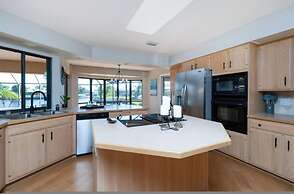 Villa Tropical - Waterfront Luxury Home in Punta Gorda FL