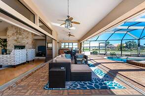 Villa Tropical - Waterfront Luxury Home in Punta Gorda FL