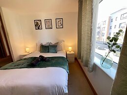 2br&2ba-balcony-freeparking-fastwifi-kingbed