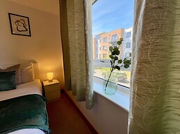 2br&2ba-balcony-freeparking-fastwifi-kingbed