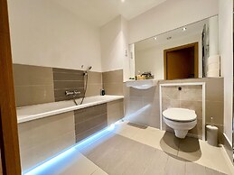 2br&2ba-balcony-freeparking-fastwifi-kingbed