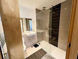 2br&2ba-balcony-freeparking-fastwifi-kingbed