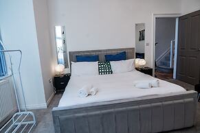 Manchester - 4 Beds - Sleeps 7 - Street Parking