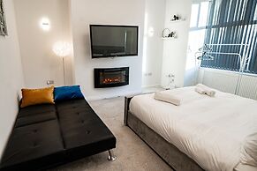 Manchester - 4 Beds - Sleeps 7 - Street Parking