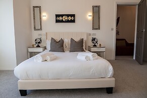 Manchester - 4 Beds - Sleeps 7 - Street Parking