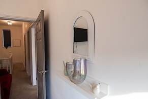 Manchester - 4 Beds - Sleeps 7 - Street Parking