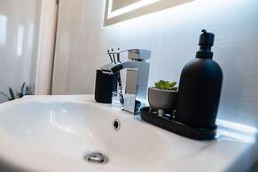 Manchester - 4 Beds - Sleeps 7 - Street Parking