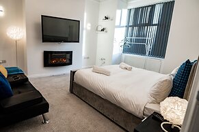 Manchester - 4 Beds - Sleeps 7 - Street Parking