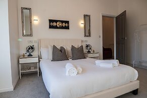 Manchester - 4 Beds - Sleeps 7 - Street Parking