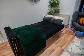 Manchester - 4 Beds - Sleeps 7 - Street Parking