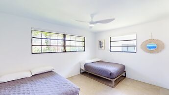 Villa Shapira 6BR Designer Home w Pool