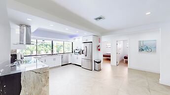 Villa Shapira 6BR Designer Home w Pool