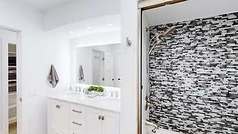 Villa Shapira 6BR Designer Home w Pool