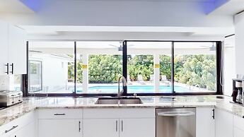 Villa Shapira 6BR Designer Home w Pool