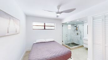 Villa Shapira 6BR Designer Home w Pool