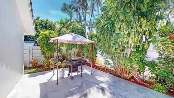 Villa Shapira 6BR Designer Home w Pool